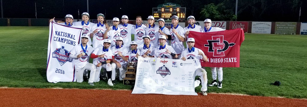 Club Baseball team posing with the 2018 World Series trophy