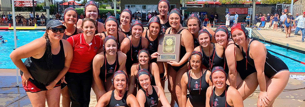 Women's Water Polo Club Team smiling